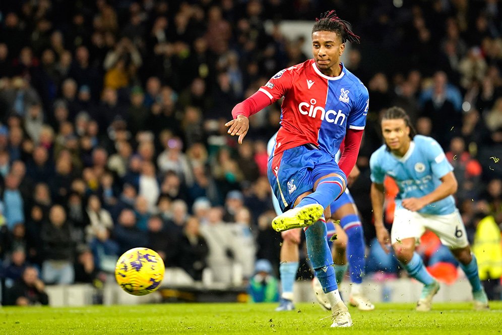 Michael Olise while playing for Crystal Palace