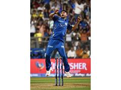 Ashwani Kumar Discusses Bowling with Malinga Ahead of SRH Clash