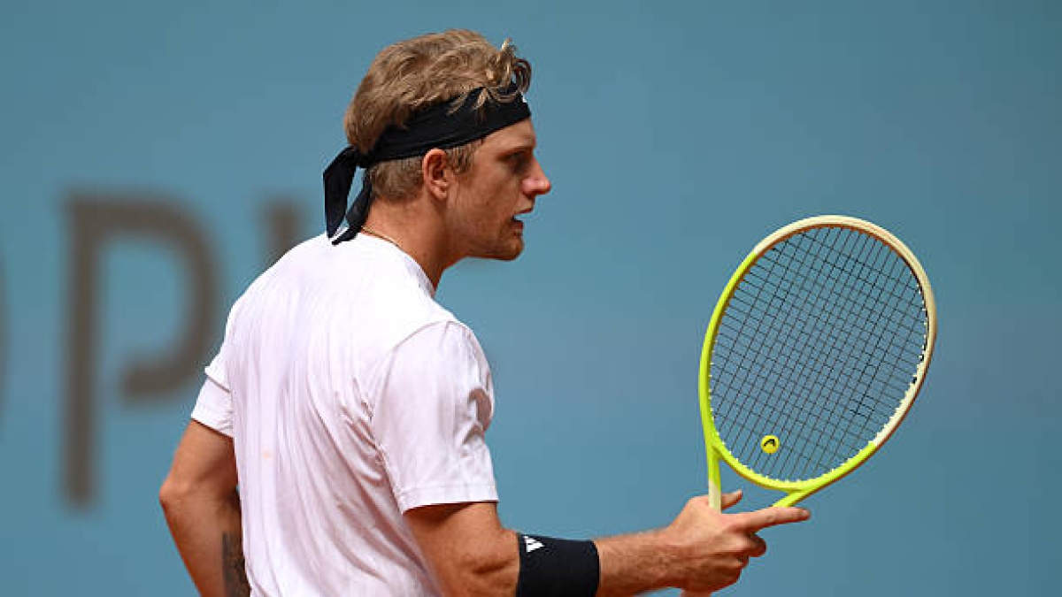 Davidovich Easily Defeats Carreño at Mutua Madrid Open 2026