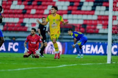Persebaya Dominates Arema FC with 4-0 Victory in Super League