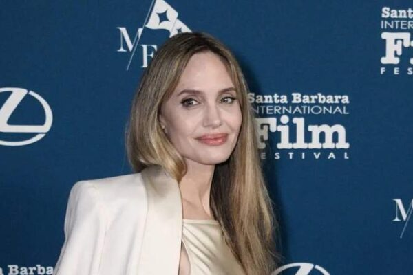 Angelina Jolie Sparks Plastic Surgery Speculation at Event