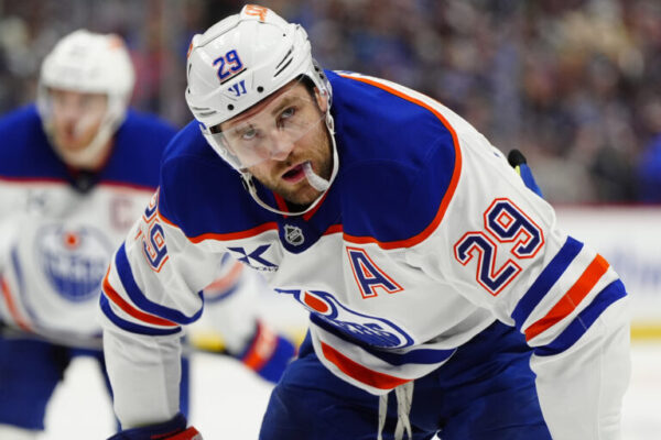 Edmonton Oilers Lead 4-1 After Kreider’s Hit on Draisaitl