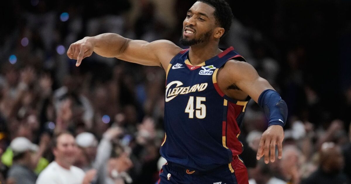 Mitchell Scores 39 in Second Half as Cavs Tie Series vs. Pistons