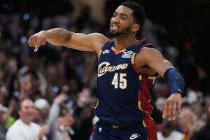 Mitchell Scores 39 in Second Half as Cavs Tie Series vs. Pistons